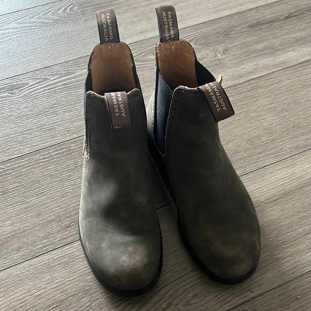 BLUNDSTONE pull on boots